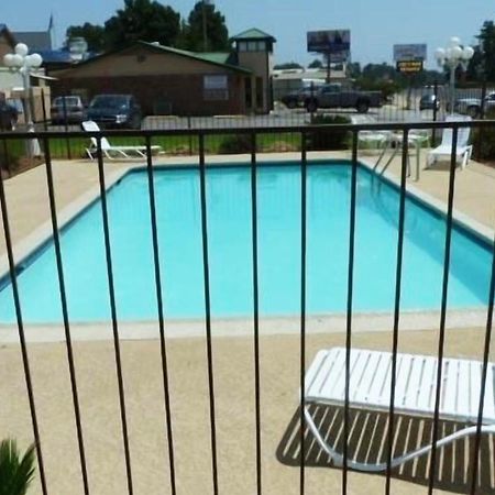 Xecutive Inn And Suites Center Екстериор снимка